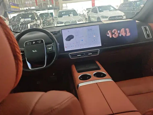 Li Auto L7 — Фото автомобиля 12