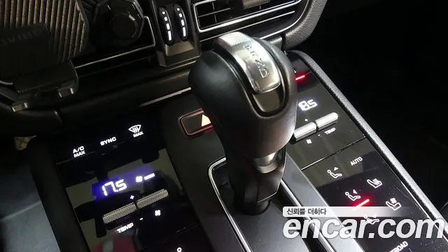 Porsche Macan — Фото автомобиля 9