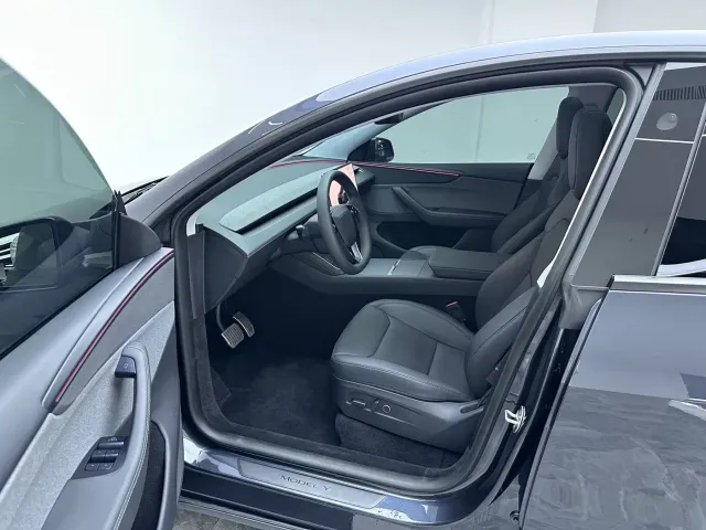 Tesla Model Y — Фото автомобиля 16