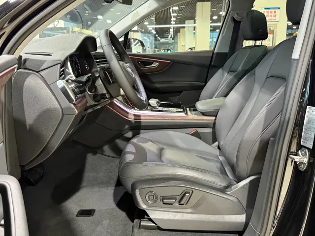 Audi Q7 — Фото автомобиля 4