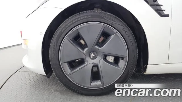 Tesla Model 3 — Фото автомобиля 5