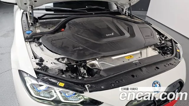 BMW i4 — Фото автомобиля 6