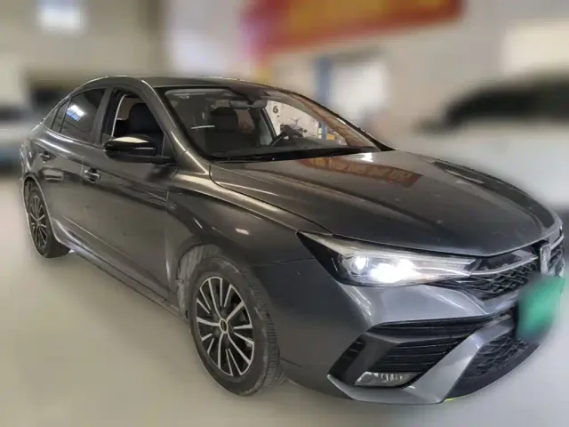 Roewe i5 — Фото автомобиля 23