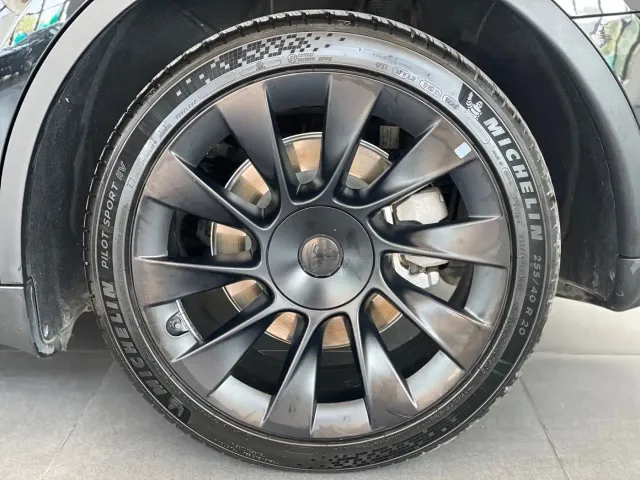Tesla Model Y — Фото автомобиля 15