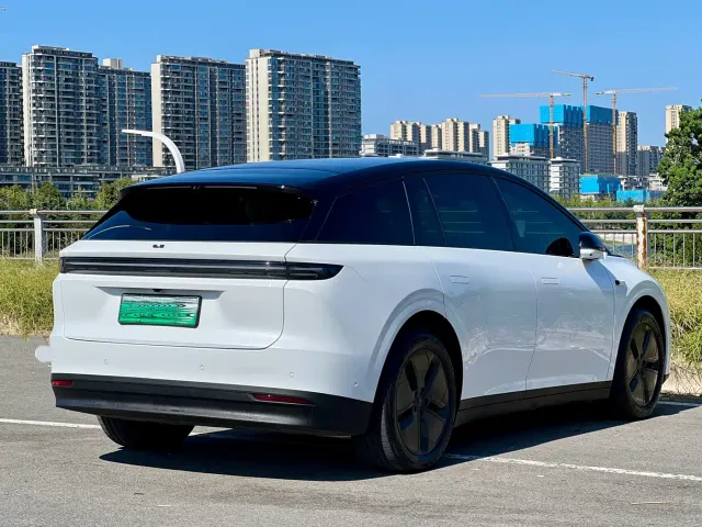 Li Auto i6 — Фото автомобиля 9