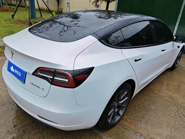 Tesla Model 3 — Фото автомобиля 3