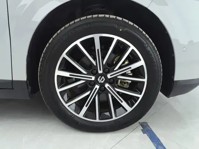 Leapmotor B10 — Фото автомобиля 6