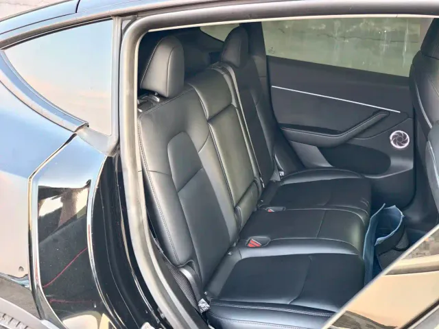 Tesla Model Y — Фото автомобиля 23