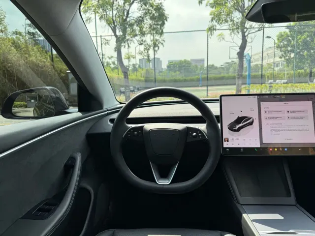 Tesla Model 3 — Фото автомобиля 5