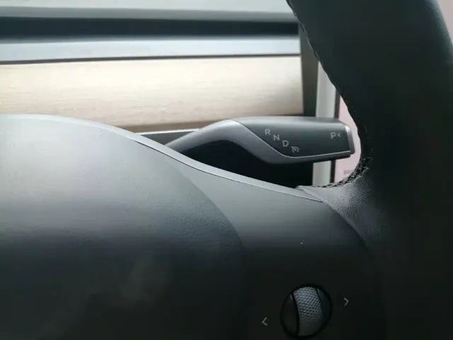 Tesla Model 3 — Фото автомобиля 13