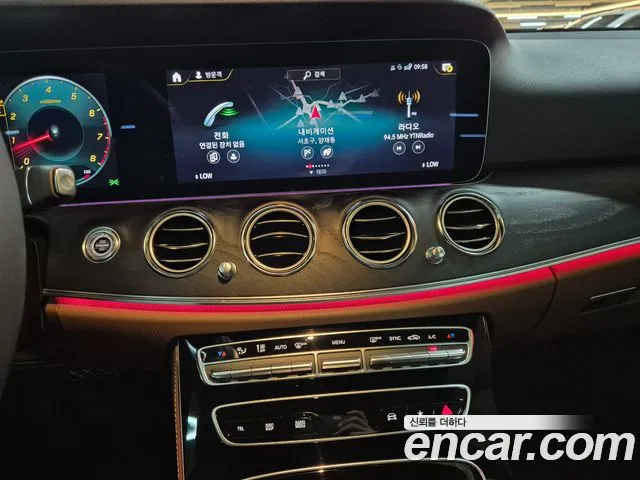 Mercedes-Benz E-Class — Фото автомобиля 11