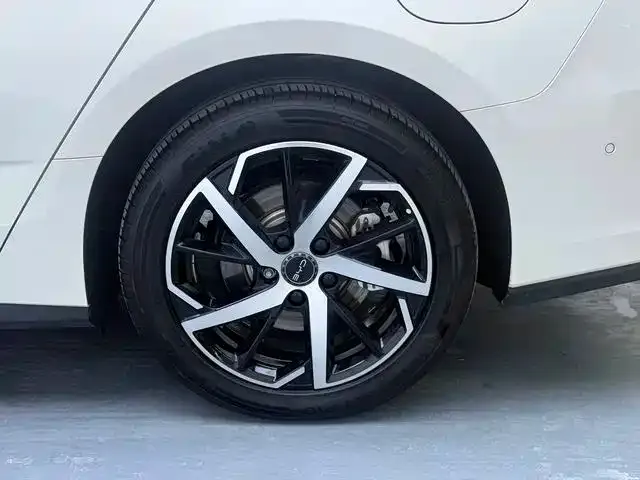 BYD Seal 07 DM-i — Фото автомобиля 17