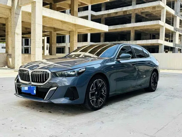 Фотография автомобиля — BMW 5 Series