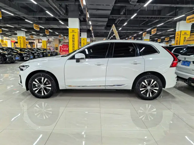 Volvo XC60 — Фото автомобиля 3