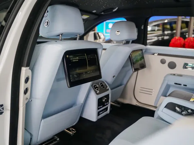 Rolls-Royce Ghost — Фото автомобиля 14