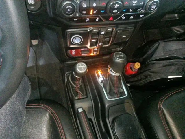 Jeep Wrangler — Фото автомобиля 10