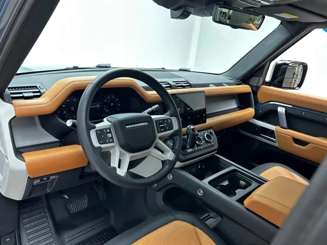 Land Rover Defender — Фото автомобиля 10