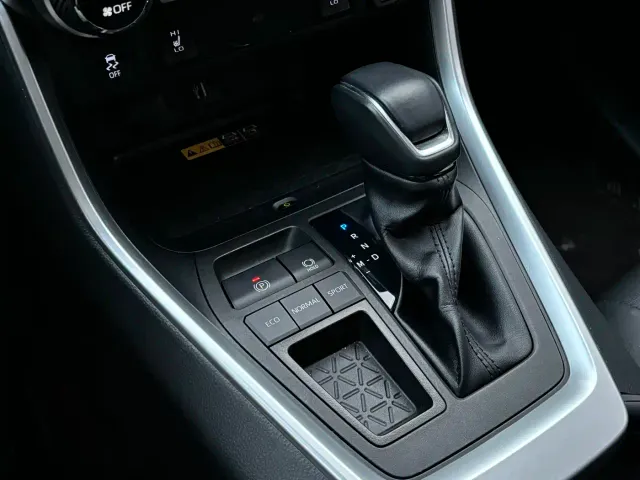 Toyota RAV4 — Фото автомобиля 10