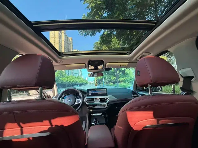 BMW iX3 — Фото автомобиля 12