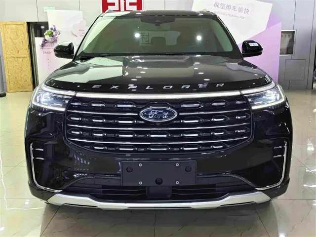 Ford Explorer — Фото автомобиля 2