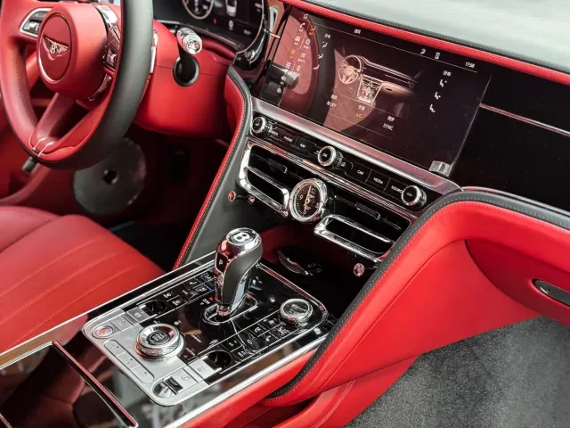 Bentley Flying Spur — Фото автомобиля 12