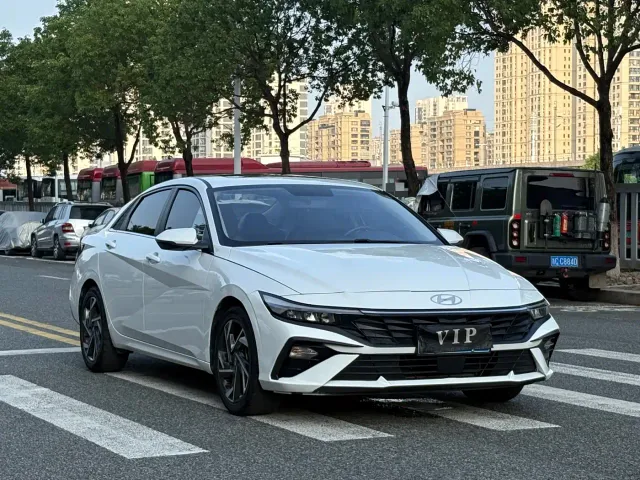 Hyundai Elantra — Фото автомобиля 3