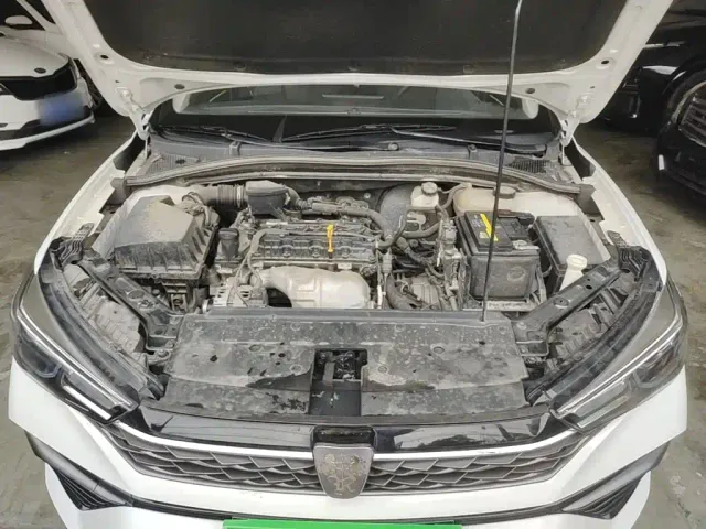 Roewe i5 — Фото автомобиля 19