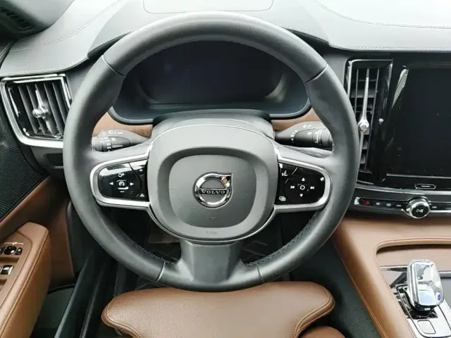 Volvo S90 — Фото автомобиля 14
