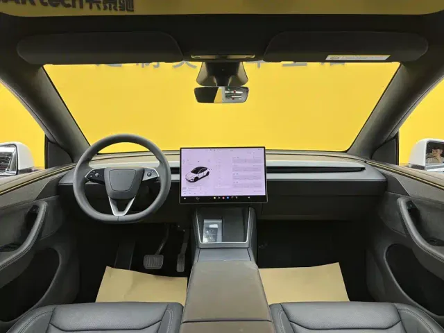 Tesla Model Y — Фото автомобиля 15