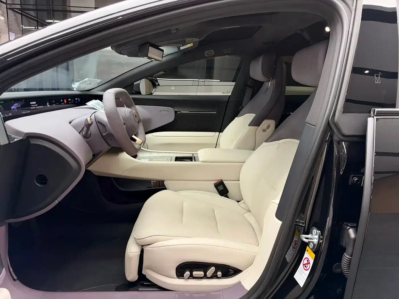 Avatr Avatr 12 2023 650 Triple Laser AWD Performance Edition — Фото автомобиля 5