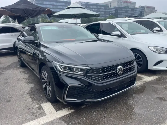 Volkswagen Passat — Фото автомобиля 3