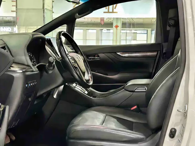 Toyota Alphard — Фото автомобиля 10
