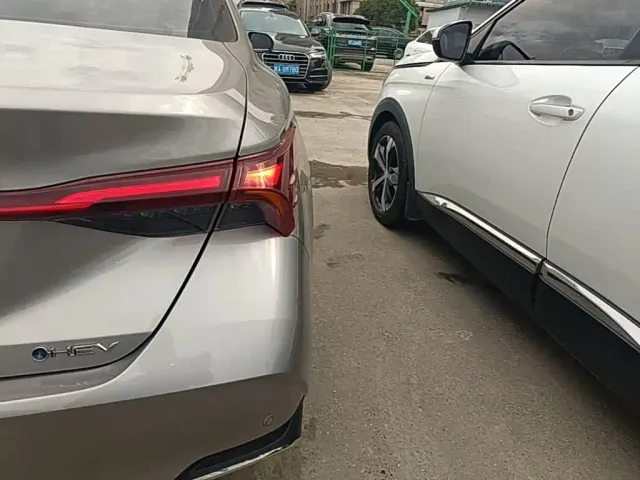 Toyota Avalon — Фото автомобиля 7