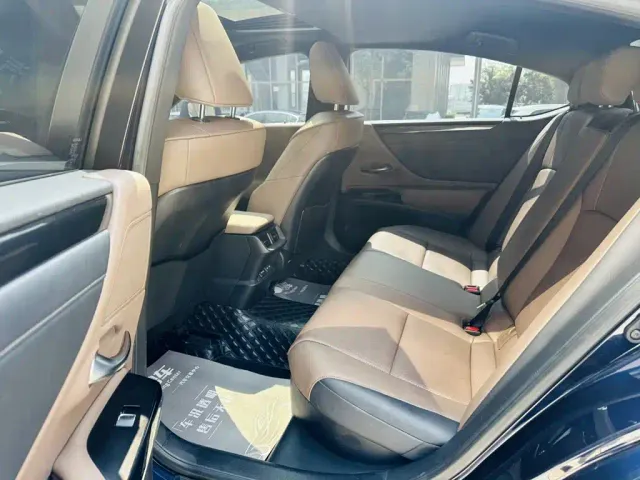 Lexus ES — Фото автомобиля 12