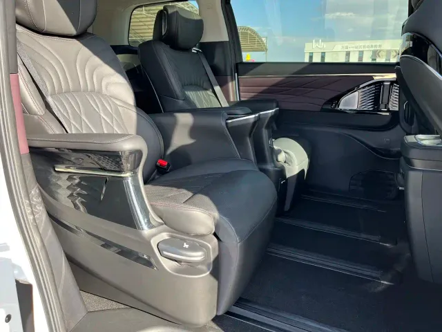 GAC Trumpchi M8 — Фото автомобиля 23