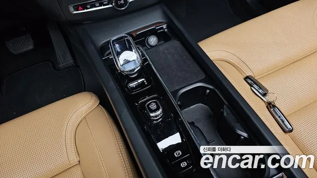 Вольво XC60 — Фото автомобиля 9