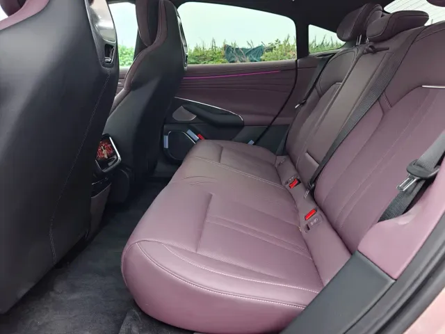 Xiaomi SU7 — Фото автомобиля 8
