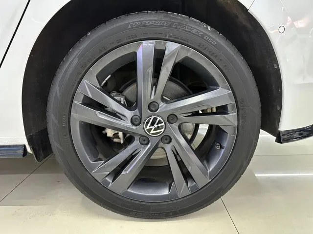 Volkswagen Golf — Фото автомобиля 7