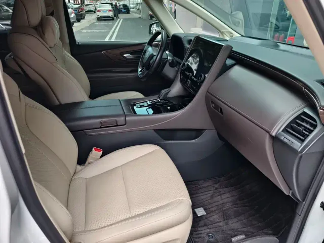Toyota Alphard — Фото автомобиля 7