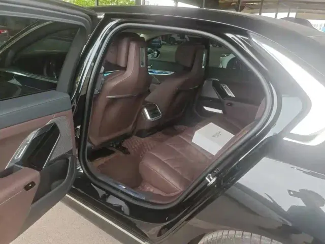 BMW 7 Series — Фото автомобиля 11