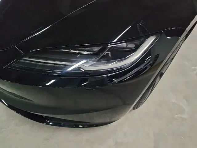 Tesla Model 3 — Фото автомобиля 23