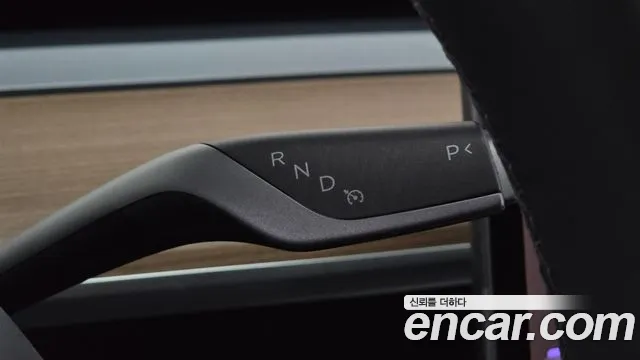 Tesla Model Y — Фото автомобиля 12