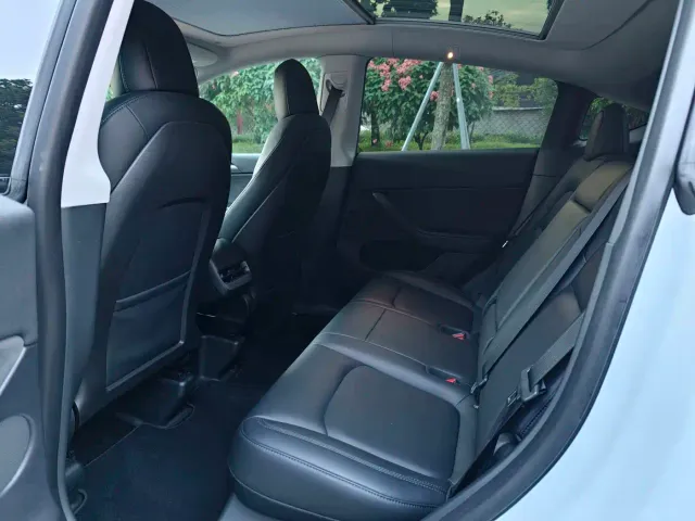 Tesla Model Y — Фото автомобиля 9