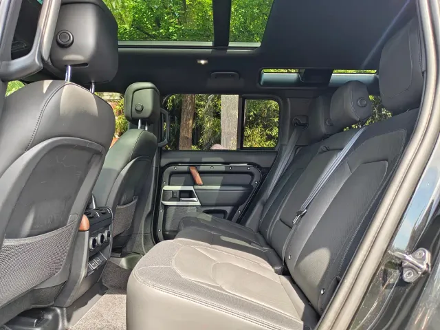 Land Rover Defender — Фото автомобиля 24