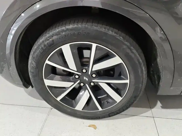 Li Auto L8 — Фото автомобиля 6