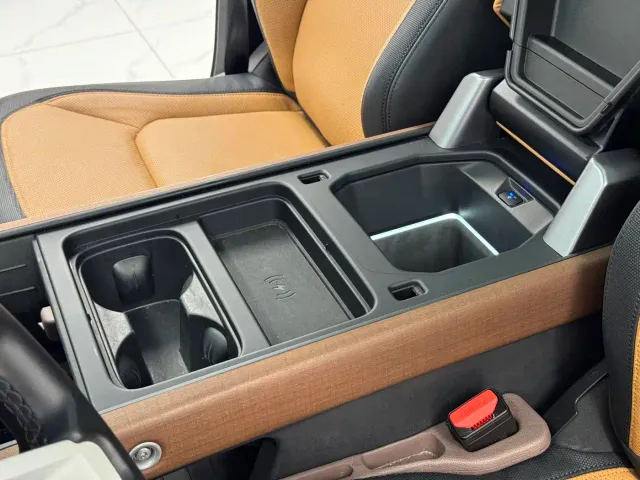 Land Rover Defender — Фото автомобиля 12