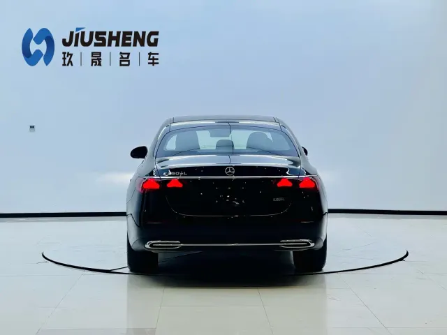 Mercedes-Benz E-Class — Фото автомобиля 19