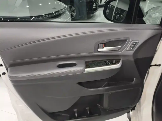 Toyota Granvia — Фото автомобиля 7