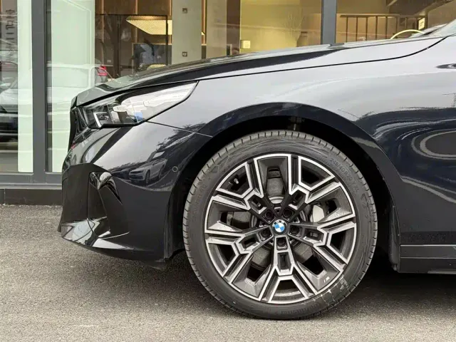 BMW 5 Series — Фото автомобиля 6