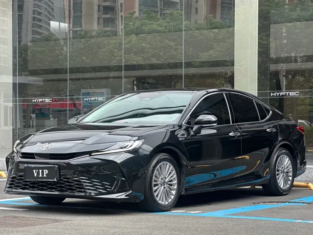 Toyota Camry — Фото автомобиля 2